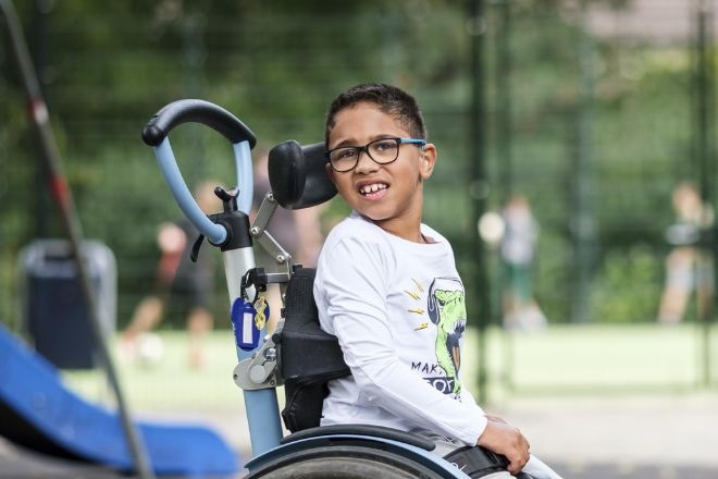 Jayden heeft geen vriendjes om mee te spelen